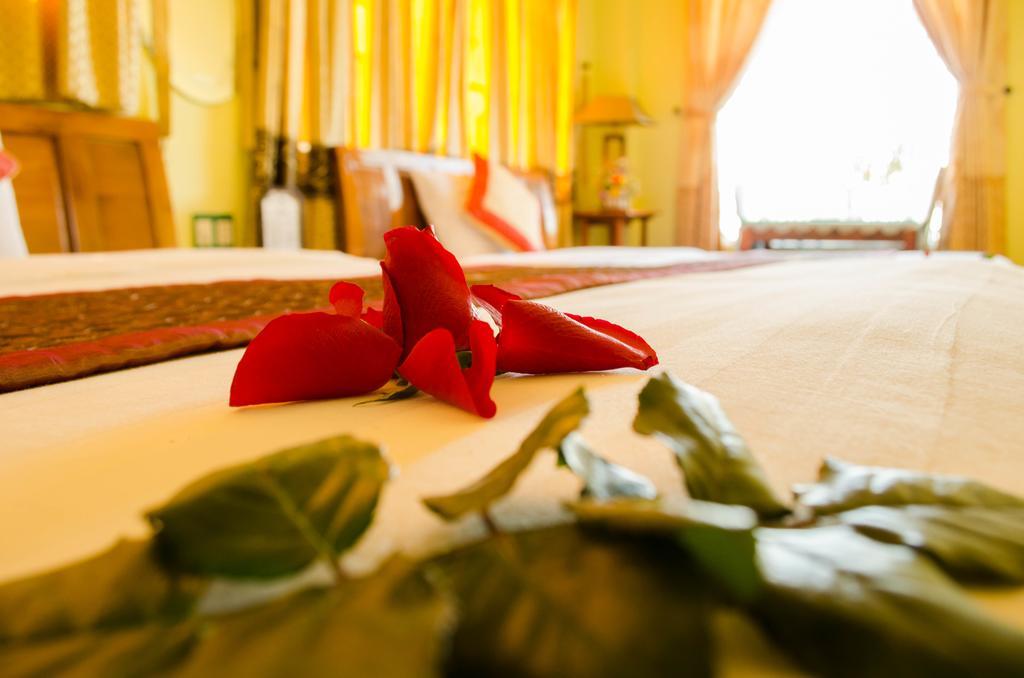 Nhu Phu Hotel Хюэ Экстерьер фото