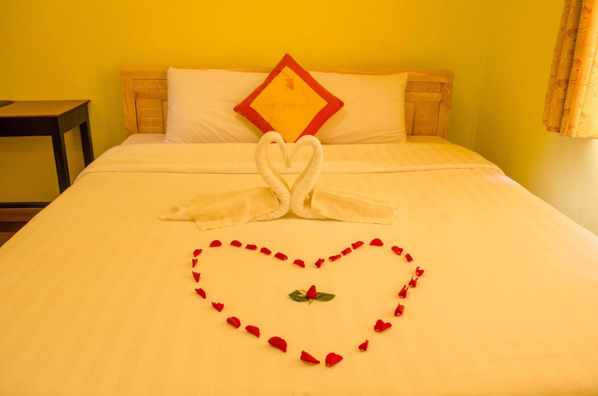 Nhu Phu Hotel Хюэ Экстерьер фото