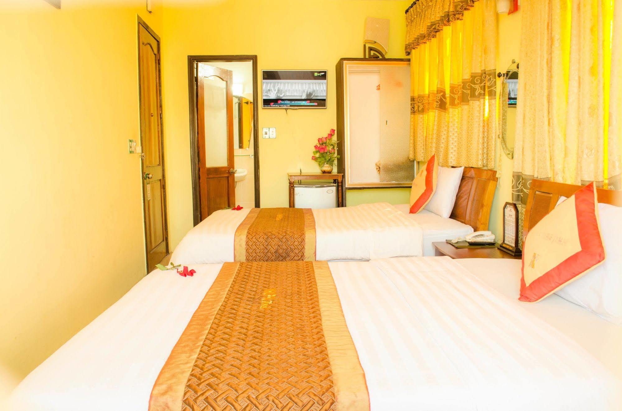 Nhu Phu Hotel Хюэ Экстерьер фото