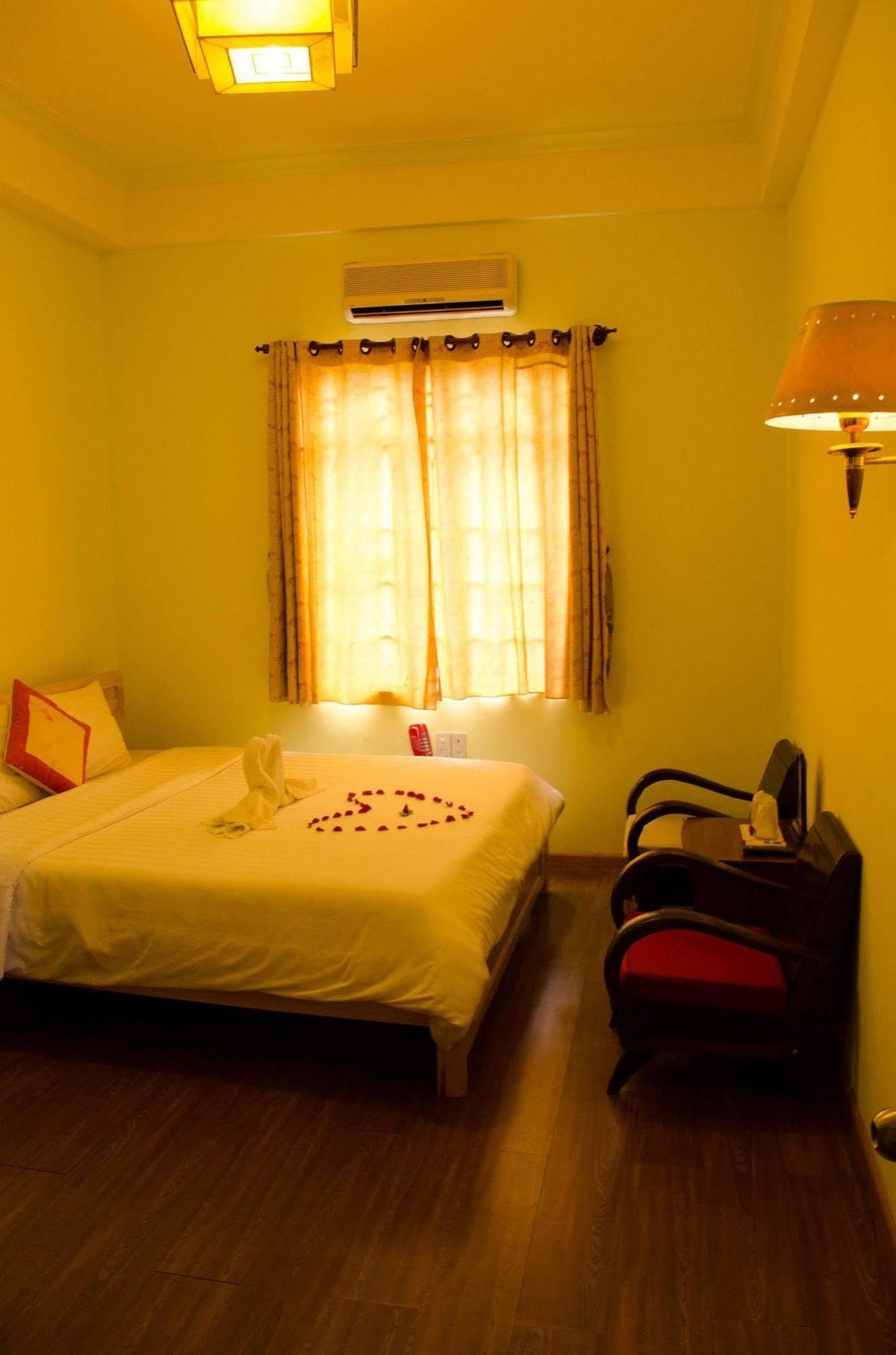 Nhu Phu Hotel Хюэ Экстерьер фото